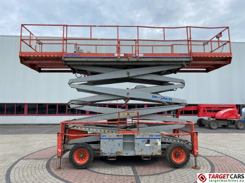 SkyJack SJ9250 RT Diesel Scissor Work Lift 1720cm - Scissor lifts: gambar 5 SkyJack SJ9250 RT Diesel Scissor Work Lift 1720cm - Scissor lifts: gambar 5