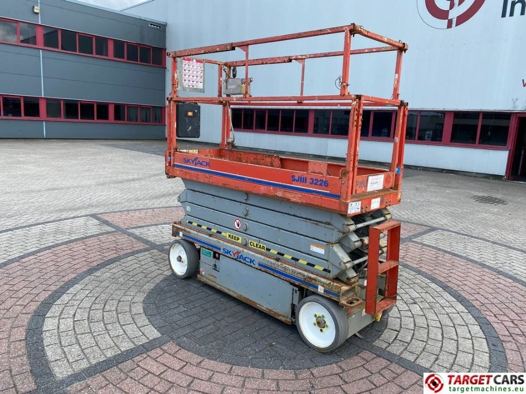 SkyJack SJIII-3226 Electric 3226 Scissor Work Lift 990cm - Scissor lifts: gambar 4 SkyJack SJIII-3226 Electric 3226 Scissor Work Lift 990cm - Scissor lifts: gambar 4