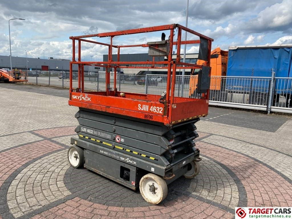 SkyJack SJIII-4632 Electric 4632 Scissor Work Lift 1170cm - Scissor lifts: gambar 2 SkyJack SJIII-4632 Electric 4632 Scissor Work Lift 1170cm - Scissor lifts: gambar 2