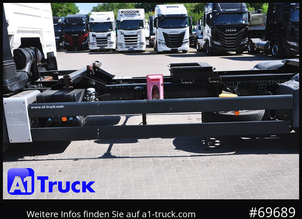 MAN TGA 18,360, BDF, 7,45, 5 Sitzer, 190 tkm - Pengangkut kontainer/ Container truck: gambar 2 MAN TGA 18,360, BDF, 7,45, 5 Sitzer, 190 tkm - Pengangkut kontainer/ Container truck: gambar 2