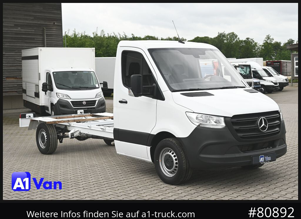 MERCEDES-BENZ Sprinter 317 CDI Fahrgestell, NEU, Klima, Tempomat, 3-Sitzer - Truk sasis: gambar 1 MERCEDES-BENZ Sprinter 317 CDI Fahrgestell, NEU, Klima, Tempomat, 3-Sitzer - Truk sasis: gambar 1