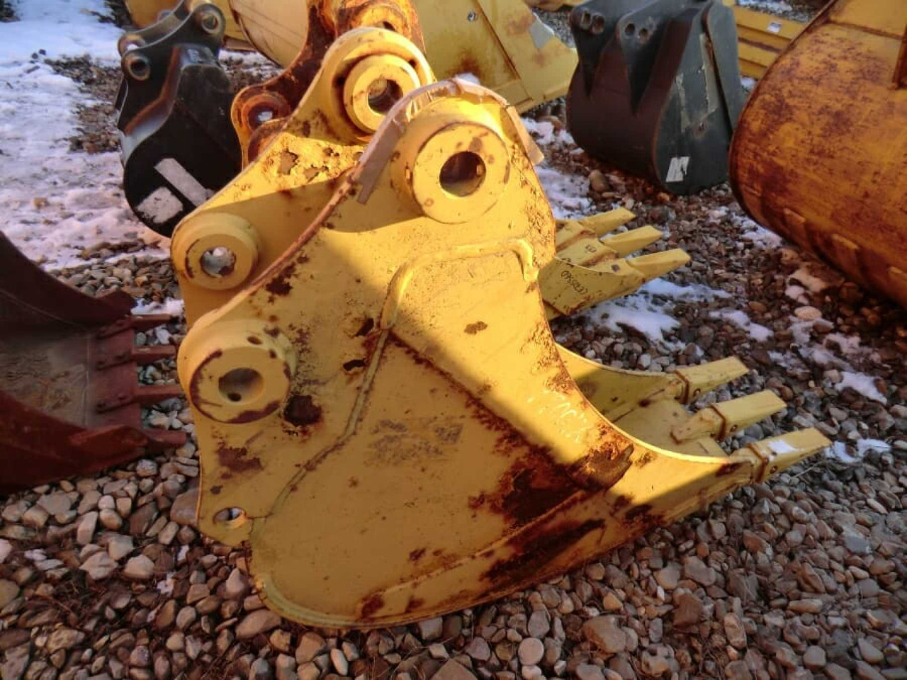 Caterpillar 307 Benna HD con denti, marca ROMEA, peso 200 kg, anno di costruzione 2004. Larghezza mm 300. - Ember ekskavator: gambar 5 Caterpillar 307 Benna HD con denti, marca ROMEA, peso 200 kg, anno di costruzione 2004. Larghezza mm 300. - Ember ekskavator: gambar 5