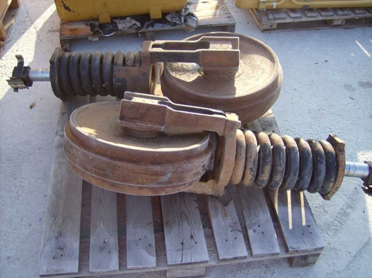 Caterpillar 317 NVA N. 2 RUOTE GUIDA E TENSORI - Bagian sasis untuk Peralatan konstruksi: gambar 1 Caterpillar 317 NVA N. 2 RUOTE GUIDA E TENSORI - Bagian sasis untuk Peralatan konstruksi: gambar 1