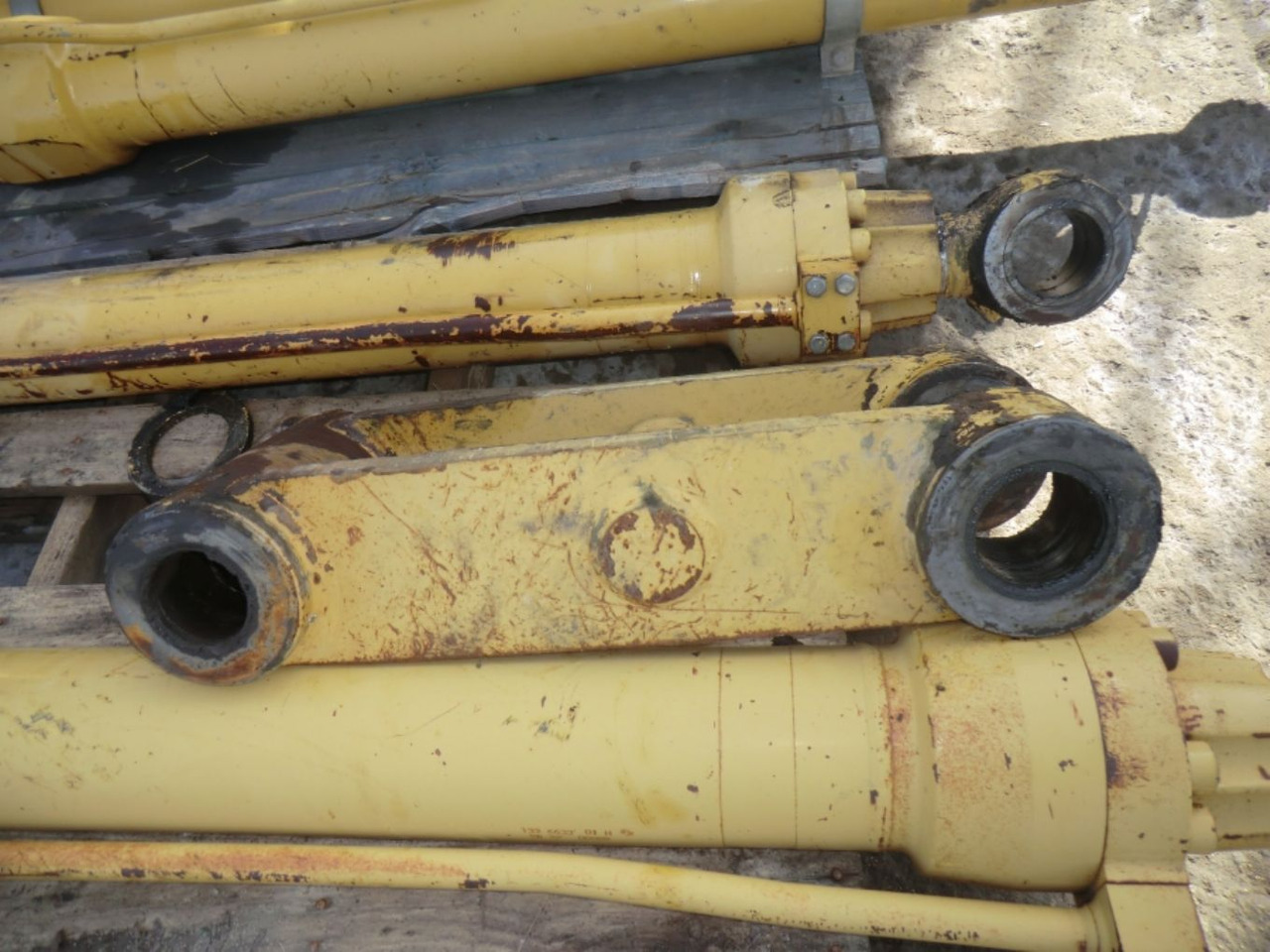 Caterpillar 317B LN BIELLA - Tubuh dan eksterior untuk Peralatan konstruksi: gambar 1 Caterpillar 317B LN BIELLA - Tubuh dan eksterior untuk Peralatan konstruksi: gambar 1