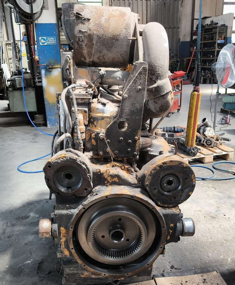 Caterpillar 3406 Motore usato completo di convertitore e pompe - Suku Cadang Mesin untuk Peralatan konstruksi: gambar 4 Caterpillar 3406 Motore usato completo di convertitore e pompe - Suku Cadang Mesin untuk Peralatan konstruksi: gambar 4