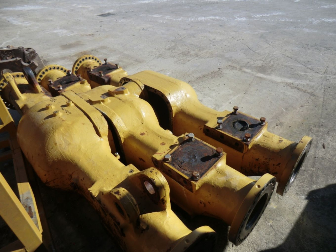 Caterpillar 735 ALLOGGIAMENTO ASSALE CENTRALE - Poros dan bagian untuk Peralatan konstruksi: gambar 3 Caterpillar 735 ALLOGGIAMENTO ASSALE CENTRALE - Poros dan bagian untuk Peralatan konstruksi: gambar 3