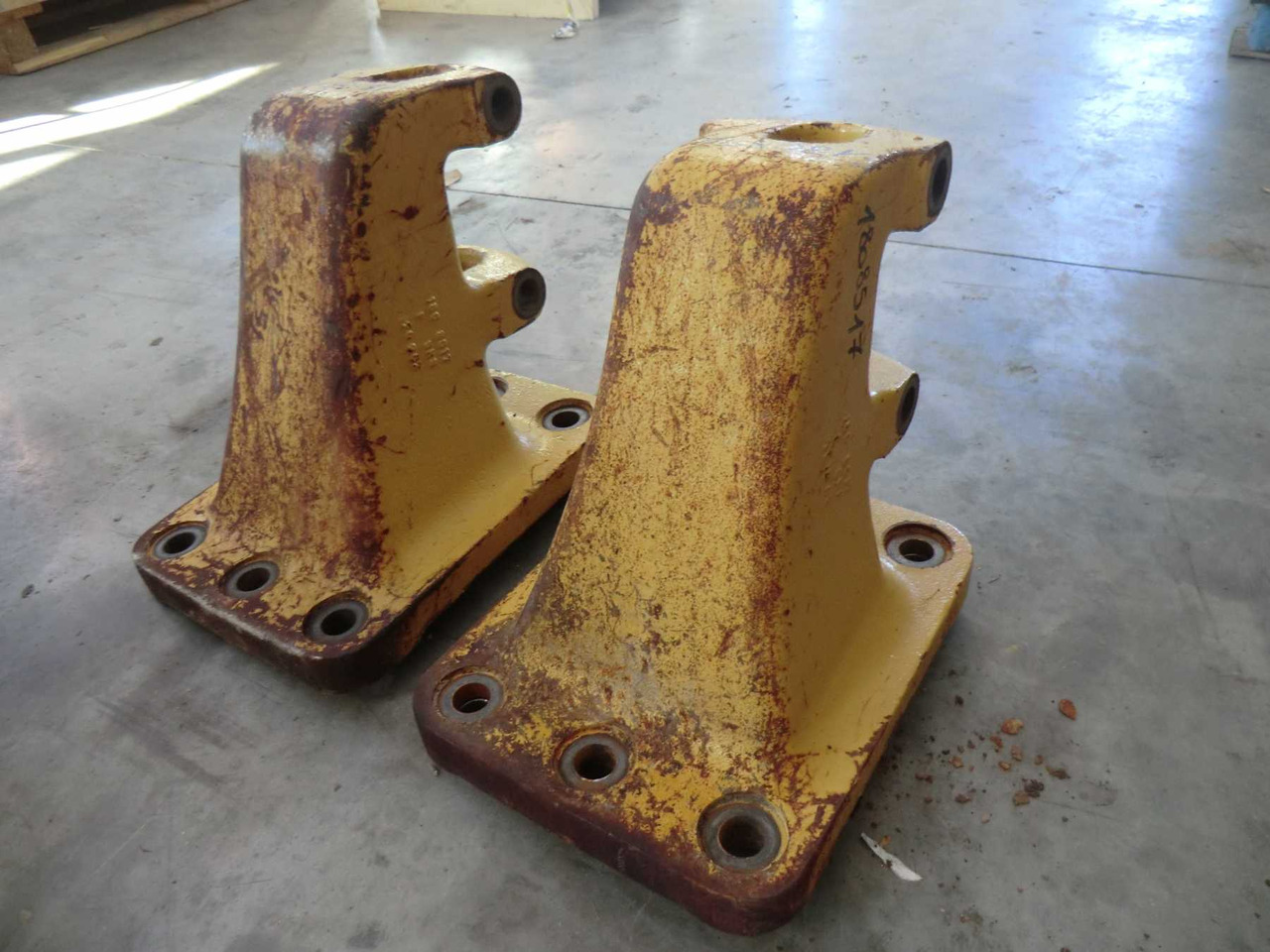 Caterpillar 735 Supporto barra equilibratrice centrale e posteriore - Tubuh dan eksterior untuk Peralatan konstruksi: gambar 3 Caterpillar 735 Supporto barra equilibratrice centrale e posteriore - Tubuh dan eksterior untuk Peralatan konstruksi: gambar 3