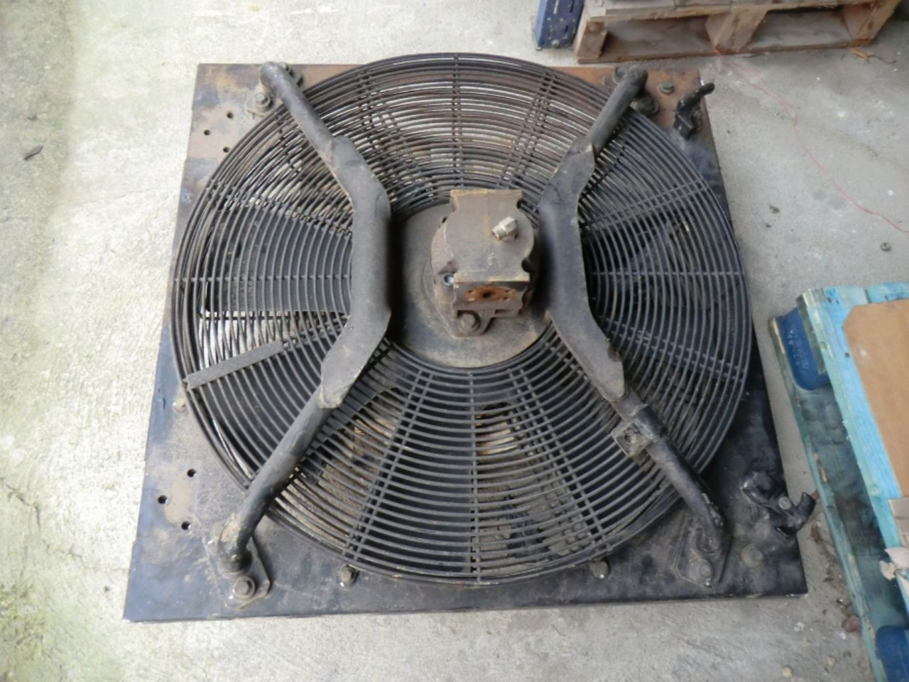 Caterpillar 963D GRIGLIA CON VENTOLA COMPLETA DI POMPA VENTOLA - Penggemar untuk Peralatan konstruksi: gambar 1 Caterpillar 963D GRIGLIA CON VENTOLA COMPLETA DI POMPA VENTOLA - Penggemar untuk Peralatan konstruksi: gambar 1