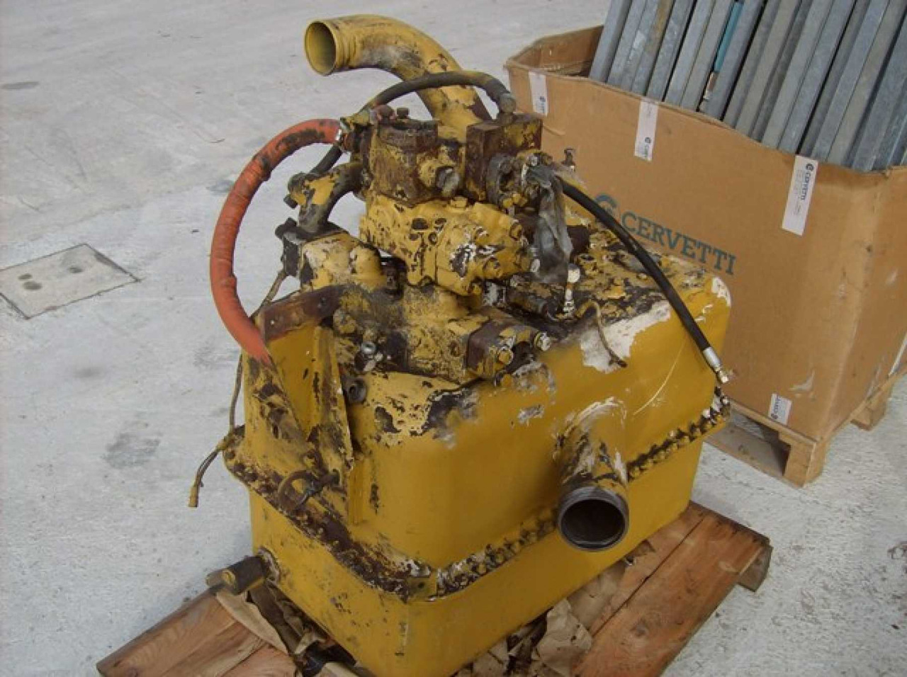 Caterpillar 966F II SERBATOIO - Tubuh dan eksterior untuk Peralatan konstruksi: gambar 1 Caterpillar 966F II SERBATOIO - Tubuh dan eksterior untuk Peralatan konstruksi: gambar 1