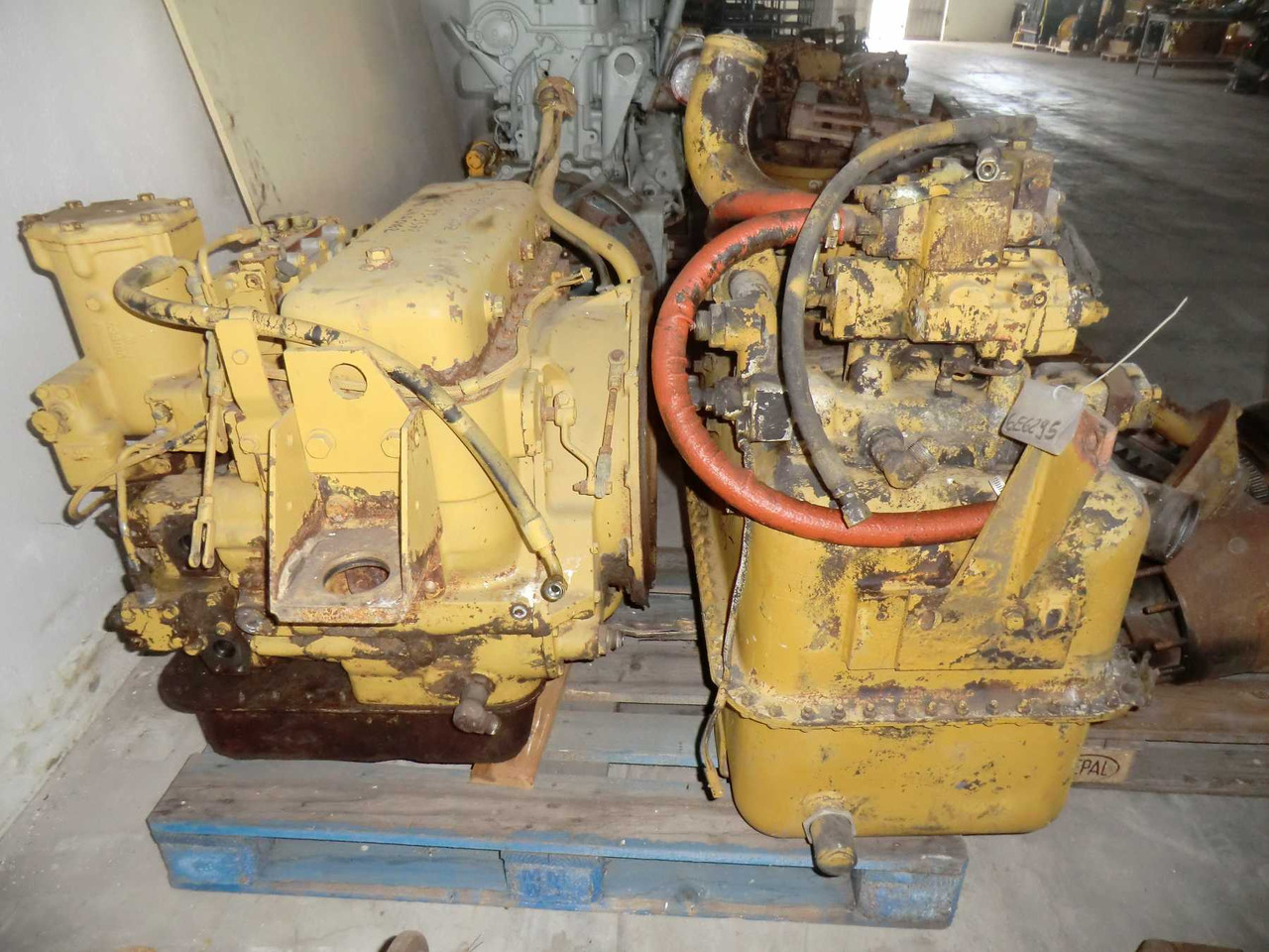 Caterpillar 966F II SERBATOIO - Tubuh dan eksterior untuk Peralatan konstruksi: gambar 4 Caterpillar 966F II SERBATOIO - Tubuh dan eksterior untuk Peralatan konstruksi: gambar 4