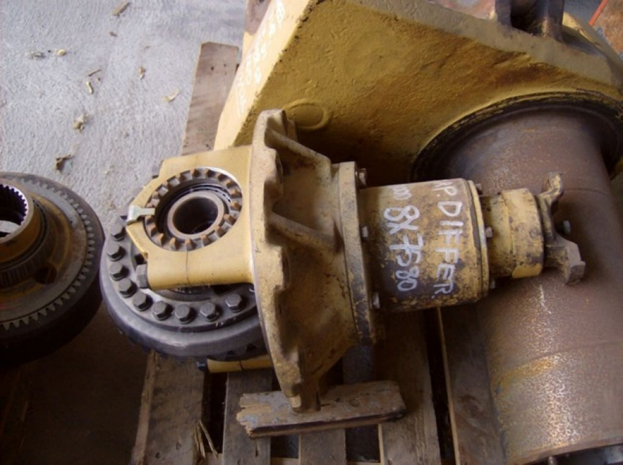 Caterpillar D300D DIFFERENZIALE CON COPPIA CONICA - Gigi diferensial untuk Peralatan konstruksi: gambar 1 Caterpillar D300D DIFFERENZIALE CON COPPIA CONICA - Gigi diferensial untuk Peralatan konstruksi: gambar 1