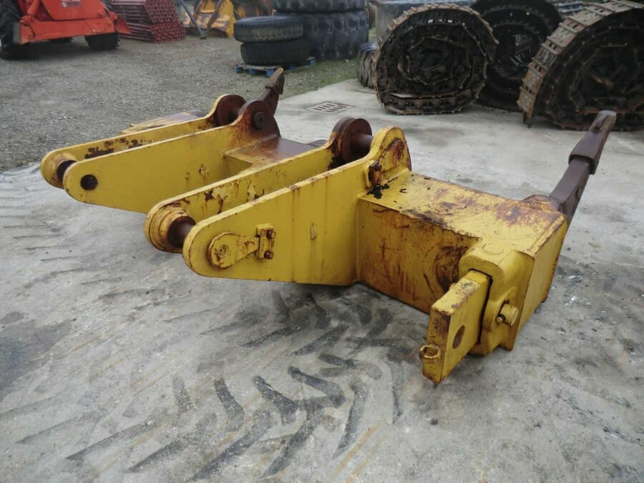 Caterpillar D9G D9H ripper parallelogramma a 3 posizioni, 4 cilindri, con 3 denti (uno mancante), compreso di supporto. - Ripper untuk Peralatan konstruksi: gambar 4 Caterpillar D9G D9H ripper parallelogramma a 3 posizioni, 4 cilindri, con 3 denti (uno mancante), compreso di supporto. - Ripper untuk Peralatan konstruksi: gambar 4