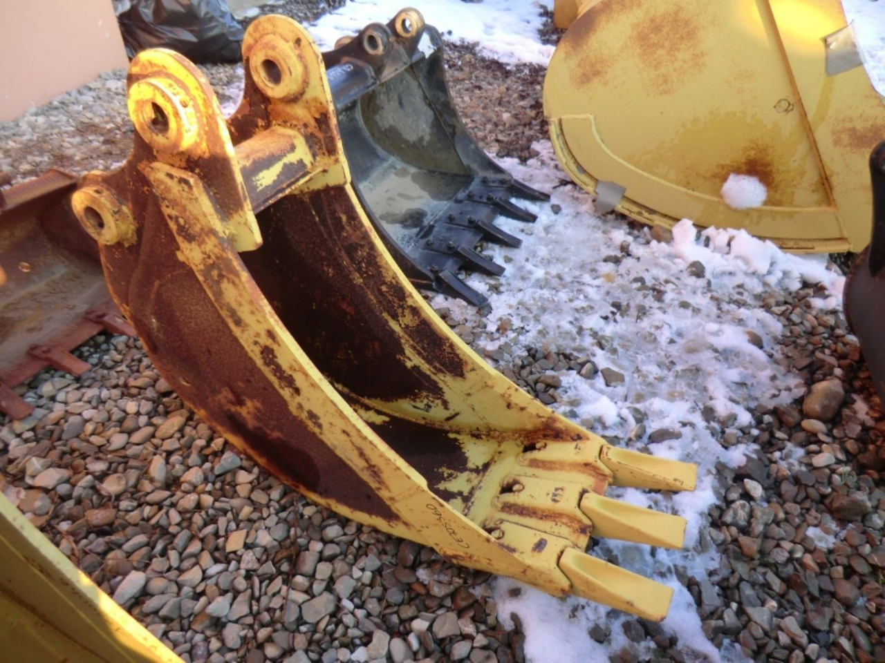 Caterpillar E70 Benna con denti, larghezza mm 350 - Ember ekskavator: gambar 2 Caterpillar E70 Benna con denti, larghezza mm 350 - Ember ekskavator: gambar 2