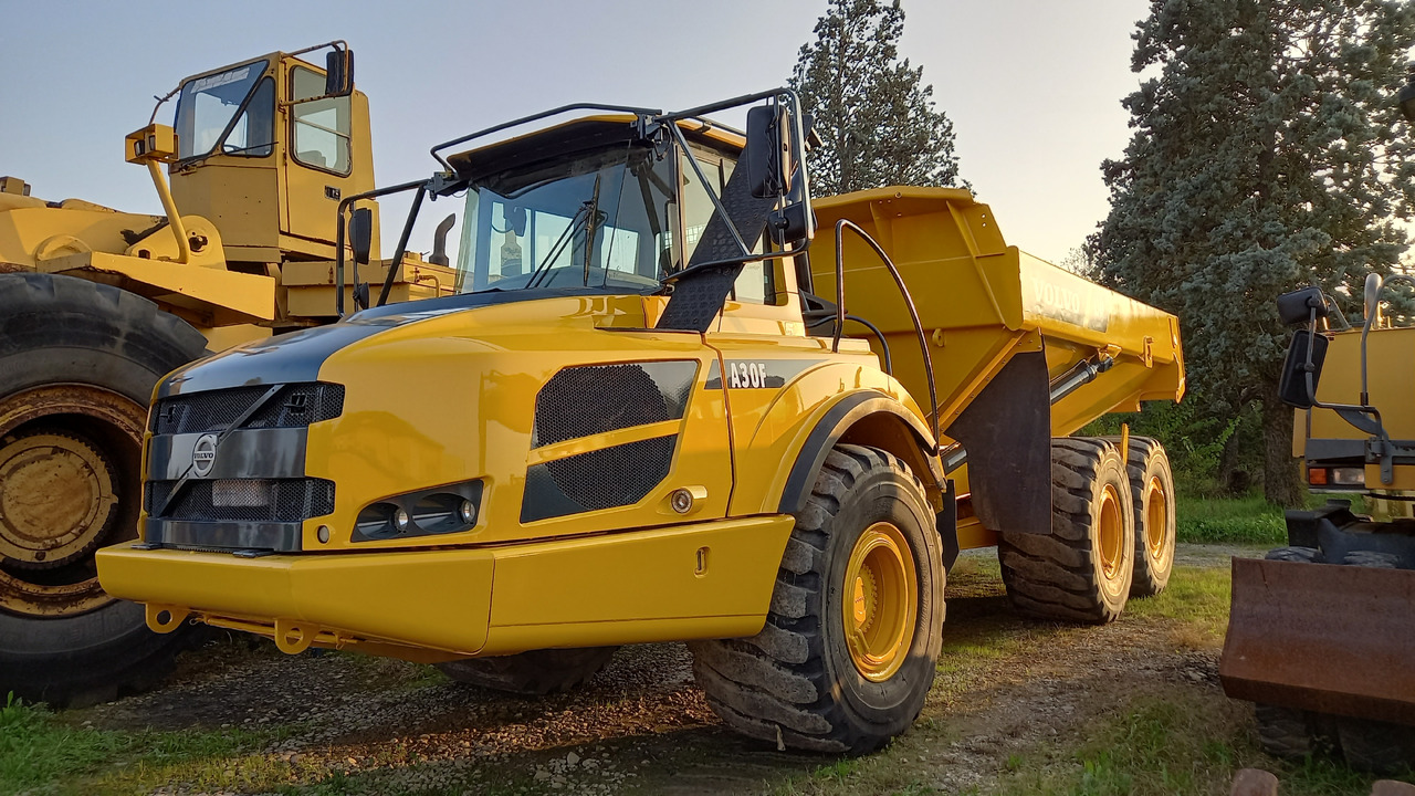 VOLVO A30F - Tempat sampah artikulasi: gambar 4 VOLVO A30F - Tempat sampah artikulasi: gambar 4