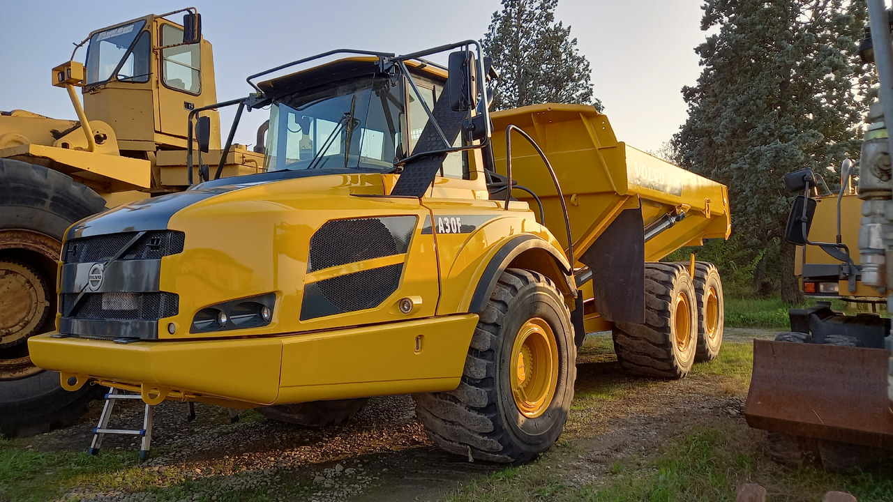 VOLVO A30F - Tempat sampah artikulasi: gambar 1 VOLVO A30F - Tempat sampah artikulasi: gambar 1