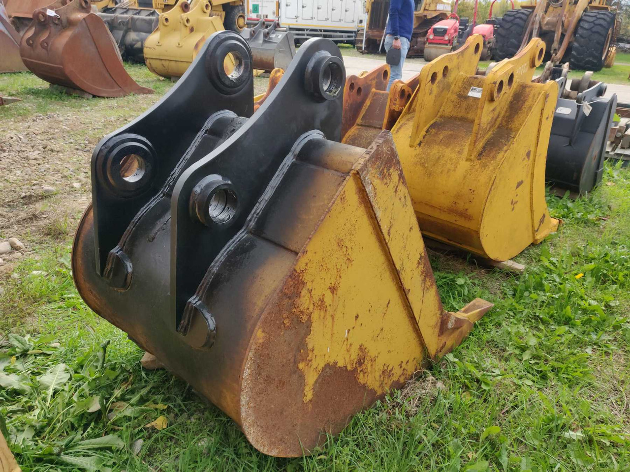 Varie 1000 MM benna da 1000 mm con denti. Attacco adattabile CAT 323B e VOLVO EC220 - Ember ekskavator: gambar 4 Varie 1000 MM benna da 1000 mm con denti. Attacco adattabile CAT 323B e VOLVO EC220 - Ember ekskavator: gambar 4
