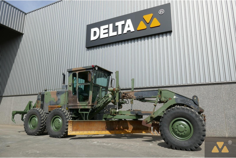 Caterpillar 130G Ex-army - Grader: gambar 3 Caterpillar 130G Ex-army - Grader: gambar 3