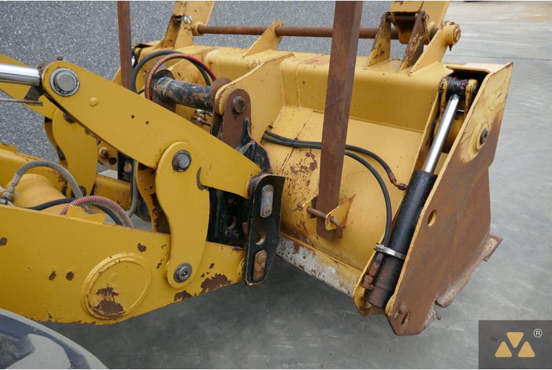 Backhoe loader Caterpillar 444F: gambar 20