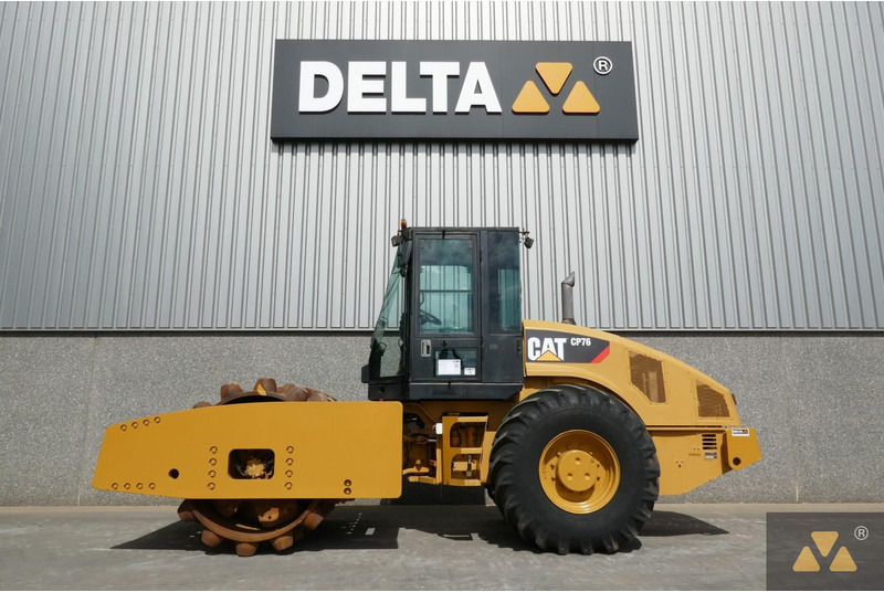 Roller Caterpillar CP76: gambar 1