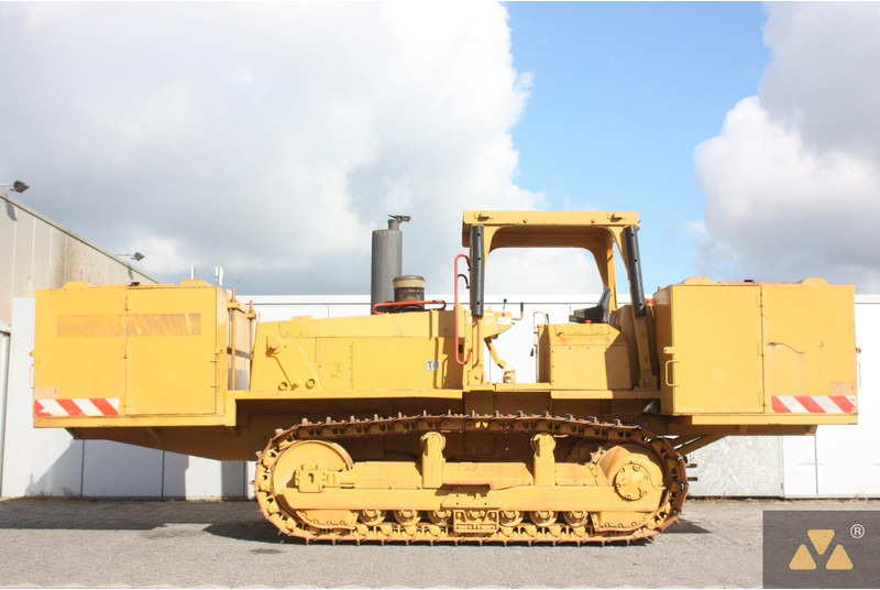 Caterpillar D6E Fuel tanker - Truk tangki: gambar 1 Caterpillar D6E Fuel tanker - Truk tangki: gambar 1