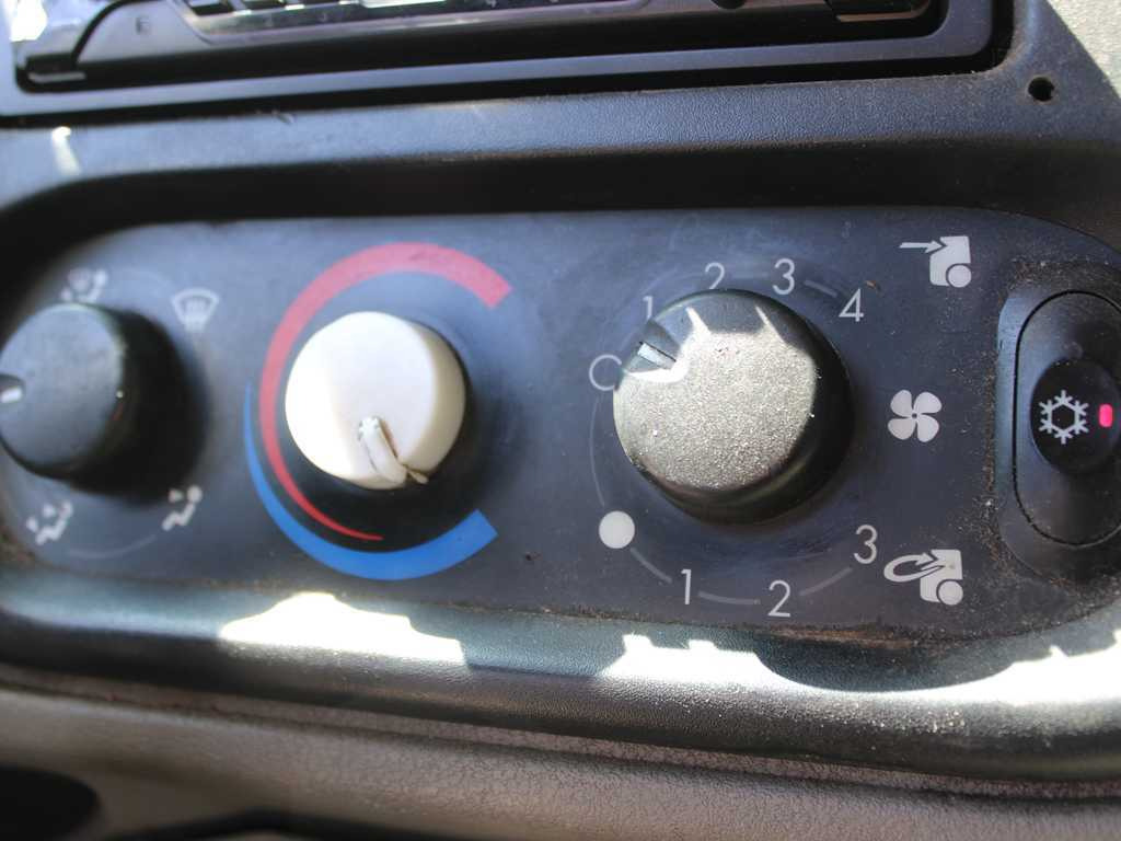 Truk dengan terpal samping DAF FA LF 45, EURO 5, TYRES 80% + AGADOS TRAILER: gambar 14 Truk dengan terpal samping DAF FA LF 45, EURO 5, TYRES 80% + AGADOS TRAILER: gambar 14