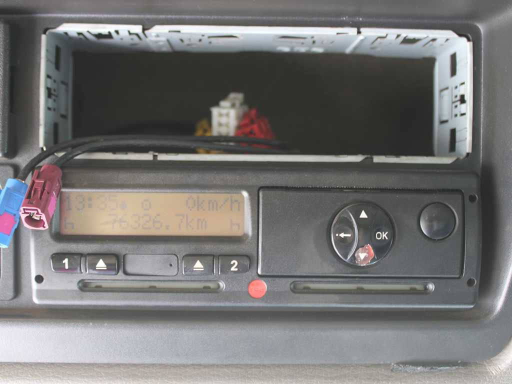 Truk dengan terpal samping DAF FA LF 45, EURO 5, TYRES 80% + AGADOS TRAILER: gambar 16 Truk dengan terpal samping DAF FA LF 45, EURO 5, TYRES 80% + AGADOS TRAILER: gambar 16