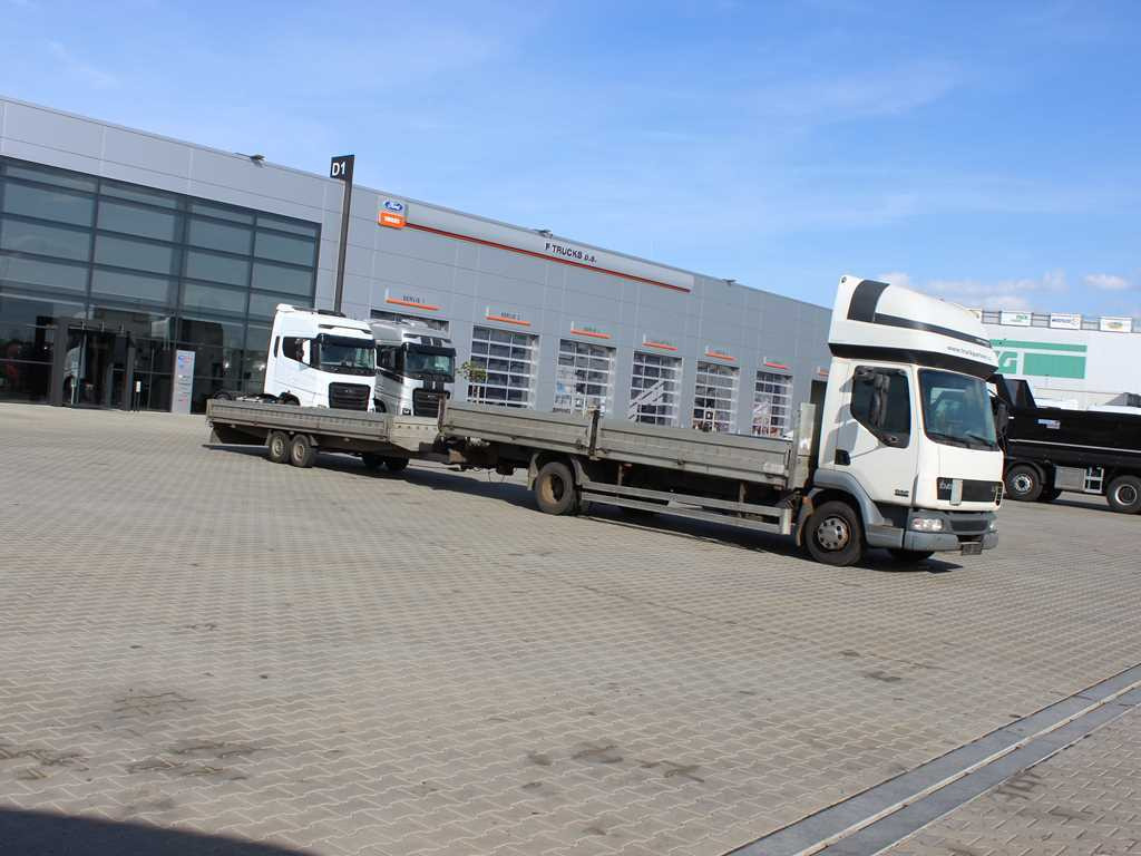 Truk flatbed DAF LF 45.180, SLEEPING BODY, EURO 3, TIRES 80%: gambar 11 Truk flatbed DAF LF 45.180, SLEEPING BODY, EURO 3, TIRES 80%: gambar 11