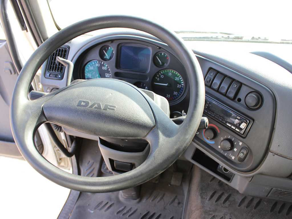 Truk flatbed DAF LF 45.180, SLEEPING BODY, EURO 3, TIRES 80%: gambar 15 Truk flatbed DAF LF 45.180, SLEEPING BODY, EURO 3, TIRES 80%: gambar 15