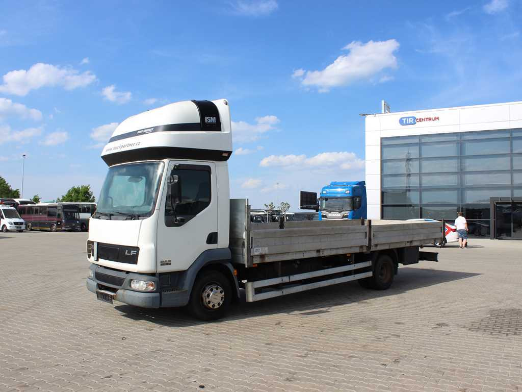 DAF LF 45.180, SLEEPING BODY, EURO 3, TIRES 80% - Truk flatbed: gambar 1 DAF LF 45.180, SLEEPING BODY, EURO 3, TIRES 80% - Truk flatbed: gambar 1