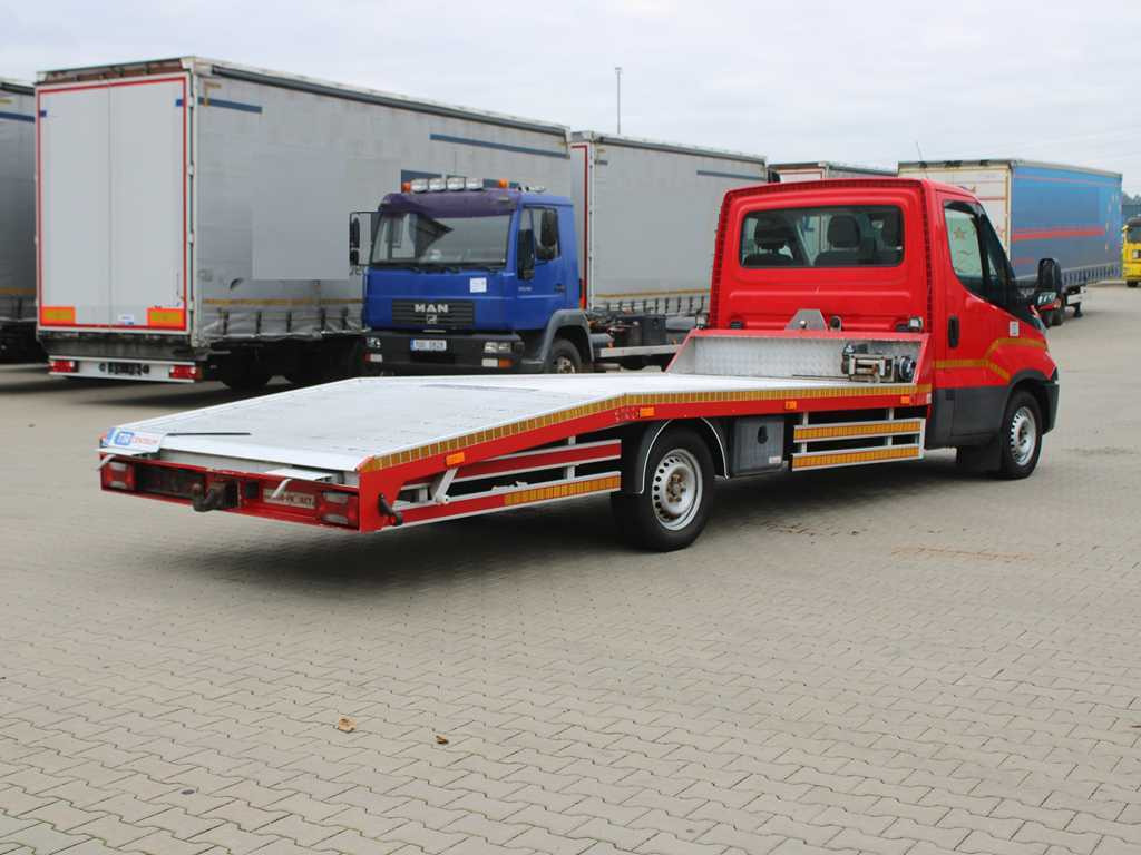 Iveco 35S18, EURO 6, WINCH, DRIVES, TIRES 80% - Mobil derek: gambar 4 Iveco 35S18, EURO 6, WINCH, DRIVES, TIRES 80% - Mobil derek: gambar 4