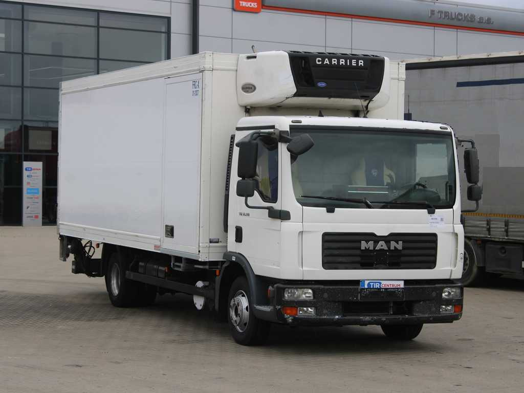 MAN TGL 12.210, EURO 4, HYDRAULIC FRONT, CARRIER SUPRA 850 Mt, 2X EVAPORATOR - Truk berpendingin: gambar 3 MAN TGL 12.210, EURO 4, HYDRAULIC FRONT, CARRIER SUPRA 850 Mt, 2X EVAPORATOR - Truk berpendingin: gambar 3