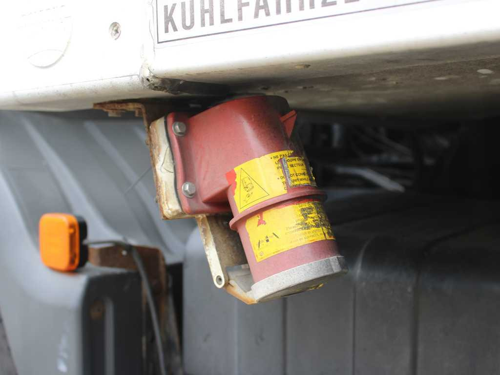 Truk berpendingin MAN TGL 12.210, EURO 4, HYDRAULIC FRONT, CARRIER SUPRA 850 Mt, 2X EVAPORATOR: gambar 6 Truk berpendingin MAN TGL 12.210, EURO 4, HYDRAULIC FRONT, CARRIER SUPRA 850 Mt, 2X EVAPORATOR: gambar 6