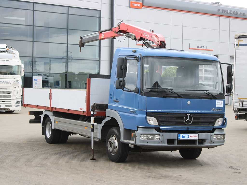 Mercedes-Benz ATEGO 1018, EURO 3, CRANE FASSI F40A.21 - Truk flatbed, Truk derek: gambar 2 Mercedes-Benz ATEGO 1018, EURO 3, CRANE FASSI F40A.21 - Truk flatbed, Truk derek: gambar 2