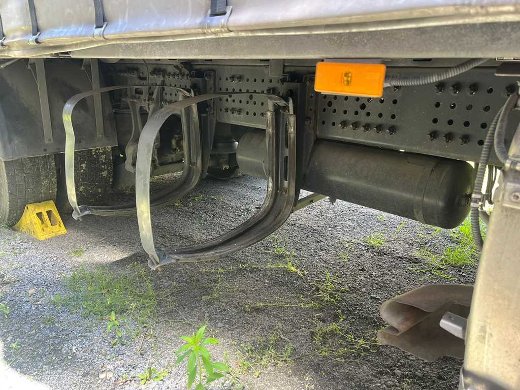 Mercedes-Benz Actros 2542, 6X2 + PANAV TVK18M - Truk dengan terpal samping: gambar 5 Mercedes-Benz Actros 2542, 6X2 + PANAV TVK18M - Truk dengan terpal samping: gambar 5