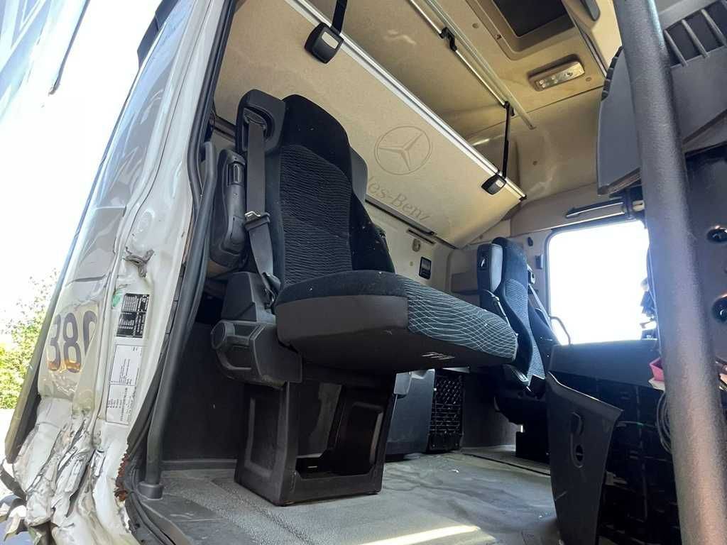 Mercedes-Benz Actros 2542, 6X2 - Truk flatbed: gambar 4 Mercedes-Benz Actros 2542, 6X2 - Truk flatbed: gambar 4