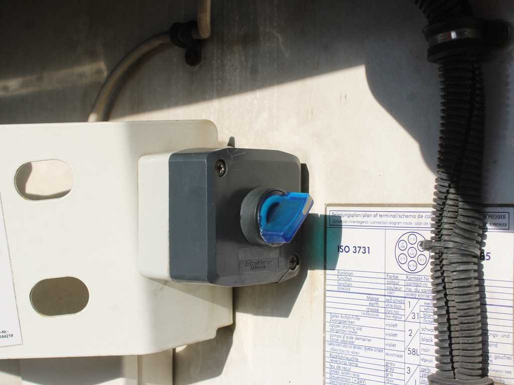 Semi-trailer berpendingin Schmitz SCB S3B, THERMO KING SLXe 300, 2X PALLET BASKET: gambar 18 Semi-trailer berpendingin Schmitz SCB S3B, THERMO KING SLXe 300, 2X PALLET BASKET: gambar 18