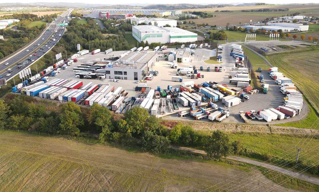 Schwarzmüller SPA 3/E, SAF AXLES, MULTILOCK, MULDA - Semi-trailer dengan terpal samping: gambar 2 Schwarzmüller SPA 3/E, SAF AXLES, MULTILOCK, MULDA - Semi-trailer dengan terpal samping: gambar 2