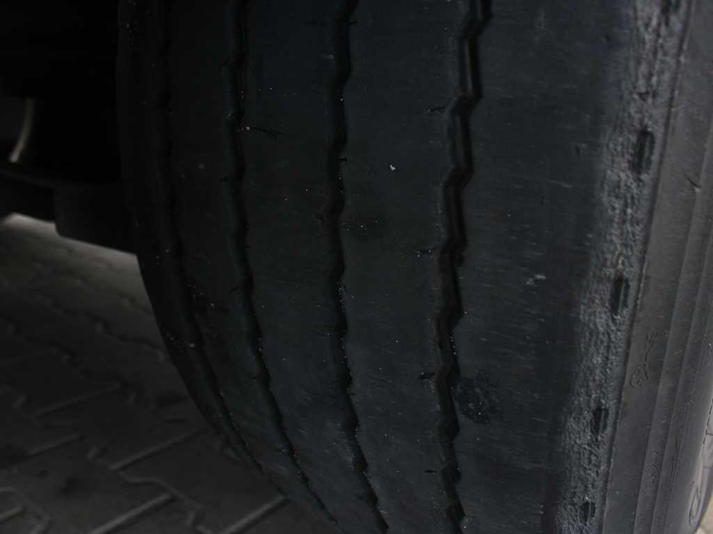 Semi-trailer dengan terpal samping Schwarzmüller SPA 3/E, SAF AXLES, MULTILOCK, MULDA: gambar 15 Semi-trailer dengan terpal samping Schwarzmüller SPA 3/E, SAF AXLES, MULTILOCK, MULDA: gambar 15