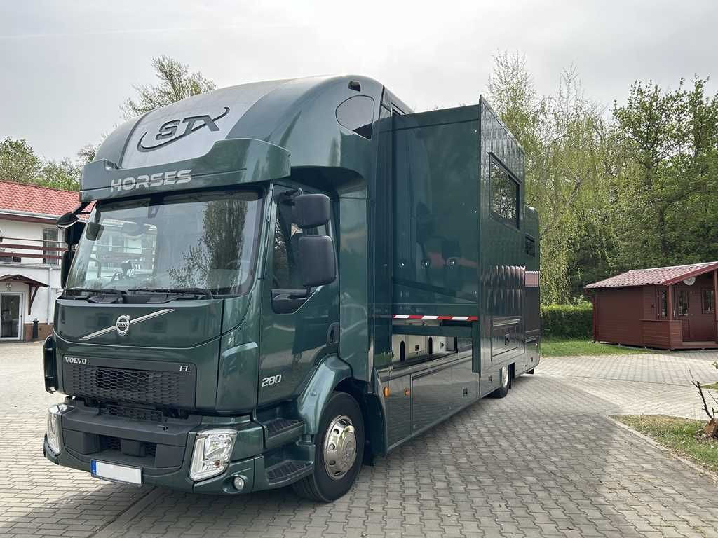 Volvo STX FL, 6 PEOPLE, 5 HORSES, CAMERA, 2X TAIL LIFT - Truk pengangkut kuda: gambar 1 Volvo STX FL, 6 PEOPLE, 5 HORSES, CAMERA, 2X TAIL LIFT - Truk pengangkut kuda: gambar 1