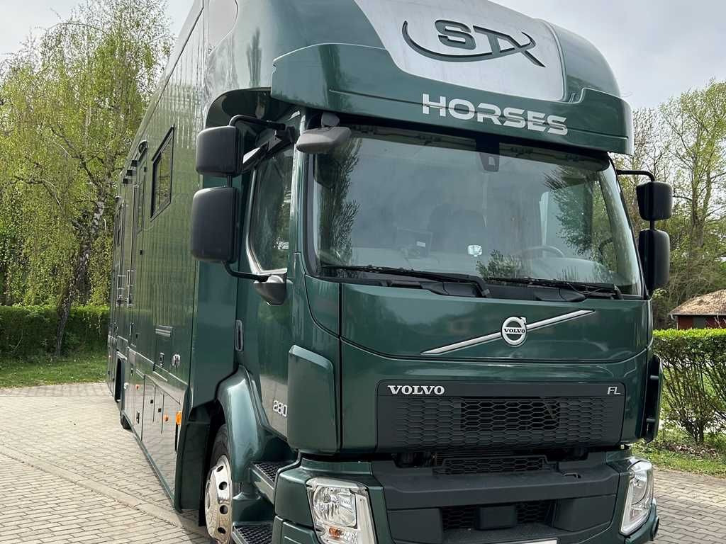 Volvo STX FL, 6 PEOPLE, 5 HORSES, CAMERA, 2X TAIL LIFT - Truk pengangkut kuda: gambar 2 Volvo STX FL, 6 PEOPLE, 5 HORSES, CAMERA, 2X TAIL LIFT - Truk pengangkut kuda: gambar 2