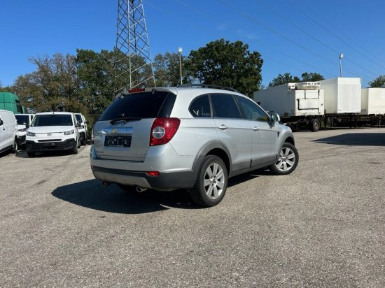 Chevrolet Captiva 3,2 V6 EXPORT - Mobil SUV: gambar 4 Chevrolet Captiva 3,2 V6 EXPORT - Mobil SUV: gambar 4