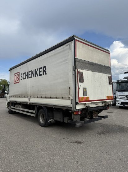 DAF LF 260 16 Tonner Plane mit LBW, Automatik, E6, - Truk dengan terpal samping: gambar 4 DAF LF 260 16 Tonner Plane mit LBW, Automatik, E6, - Truk dengan terpal samping: gambar 4