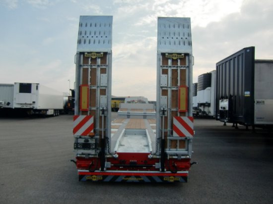 HUMBAUR HTSK 30 schräg, 3-Achs Tieflader, Radmulden, Liftachse, Nachlaufachse, Verzinkt - Semi-trailer low bed: gambar 5 HUMBAUR HTSK 30 schräg, 3-Achs Tieflader, Radmulden, Liftachse, Nachlaufachse, Verzinkt - Semi-trailer low bed: gambar 5