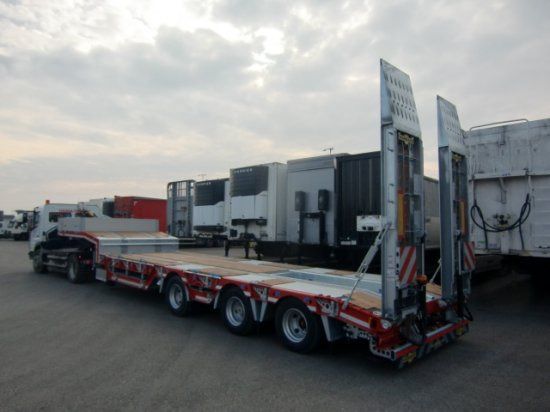 HUMBAUR HTSK 30 schräg, 3-Achs Tieflader, Radmulden, Liftachse, Nachlaufachse, Verzinkt - Semi-trailer low bed: gambar 4 HUMBAUR HTSK 30 schräg, 3-Achs Tieflader, Radmulden, Liftachse, Nachlaufachse, Verzinkt - Semi-trailer low bed: gambar 4