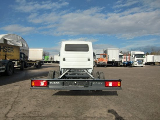 Iveco Daily 40 - 180 Fahrgestell, E6 Automatik mehrere Einheiten verfügbar - Truk sasis: gambar 5 Iveco Daily 40 - 180 Fahrgestell, E6 Automatik mehrere Einheiten verfügbar - Truk sasis: gambar 5