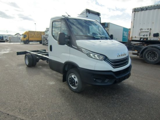 Iveco Daily 40 - 180 Fahrgestell, E6 Automatik mehrere Einheiten verfügbar - Truk sasis: gambar 3 Iveco Daily 40 - 180 Fahrgestell, E6 Automatik mehrere Einheiten verfügbar - Truk sasis: gambar 3