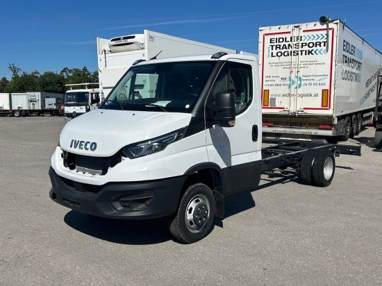 Iveco Daily 40 - 180 Fahrgestell, E6 Ohne Motor/Ohne Getriebe - Truk sasis: gambar 1 Iveco Daily 40 - 180 Fahrgestell, E6 Ohne Motor/Ohne Getriebe - Truk sasis: gambar 1