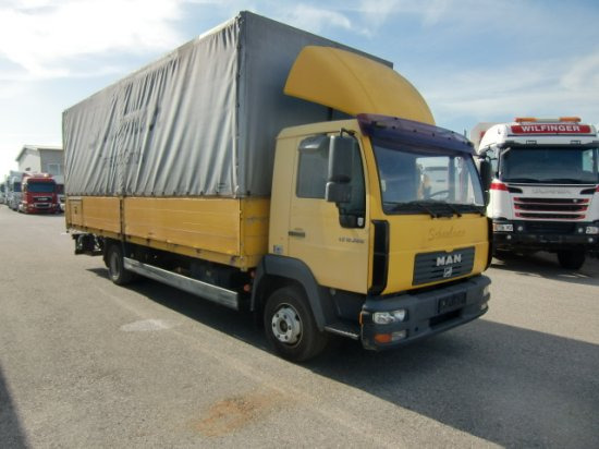 MAN LE 12.220 Plane, LBW, manual - Truk dengan terpal samping: gambar 3 MAN LE 12.220 Plane, LBW, manual - Truk dengan terpal samping: gambar 3