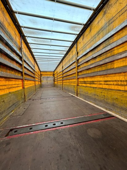 Semi-trailer dengan terpal samping Schwarzmüller Spezialauflieger Schräglader, Coilmulde mehrere Einheiten verfügbar: gambar 7