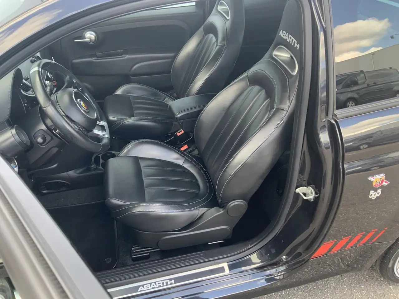 Fiat 500C Abarth 1.4 T-Jet 595 Automaat Euro 6 - Convertible: gambar 5 Fiat 500C Abarth 1.4 T-Jet 595 Automaat Euro 6 - Convertible: gambar 5